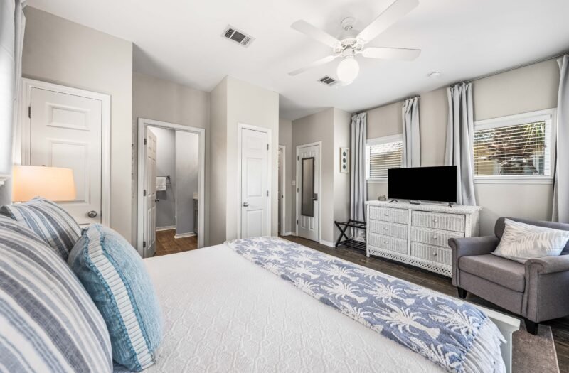 Master Suite with SmartTV